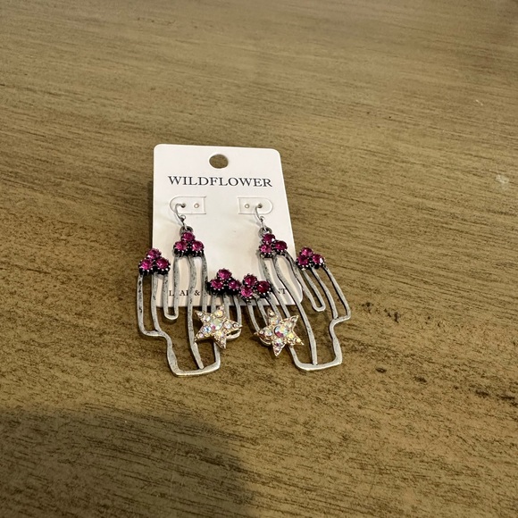 Wildflowers Jewelry - Wildflowers Pink and Silver Floral Earrings